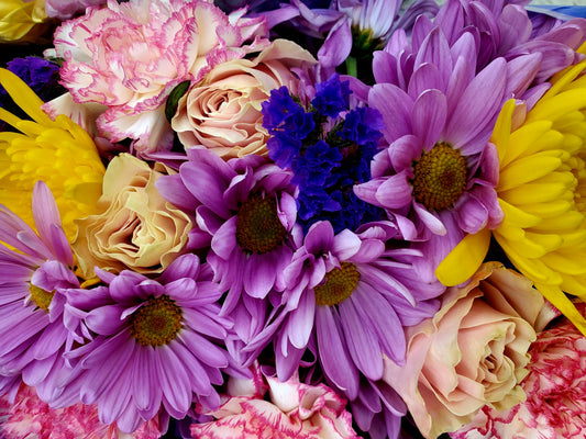 Why Lavender and Yellow Roses Are Summer’s Go-To Bouquets