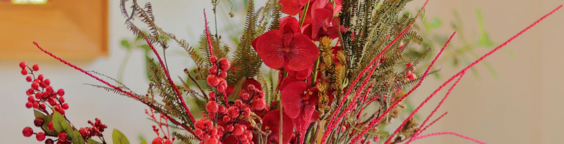 Holiday Flower Arrangements: Beautiful Bouquets for Christmas and New Year’s