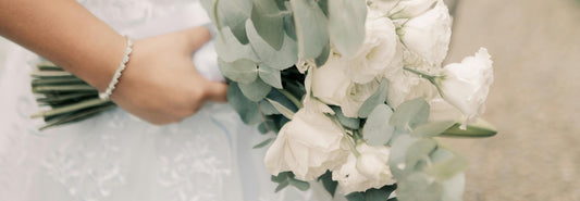 100 Messages to Accompany Your Wedding Flowers