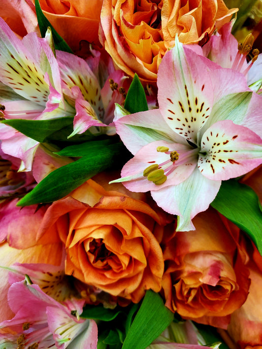 Celebrating College Graduates with Meaningful Flower Gifts